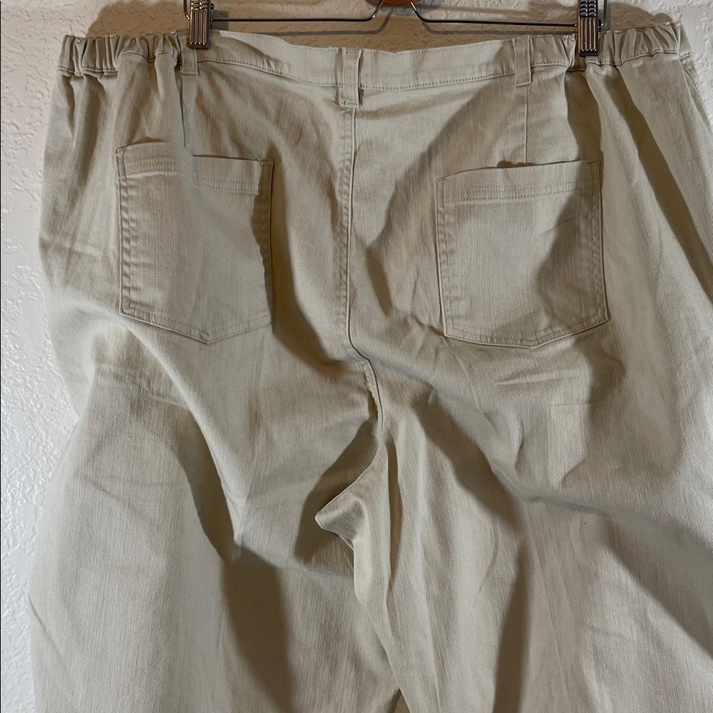 C.J. Banks by Christopher & Banks Cream Embroidered Stretch Capri Pants 24W NEW - Picture 5 of 10